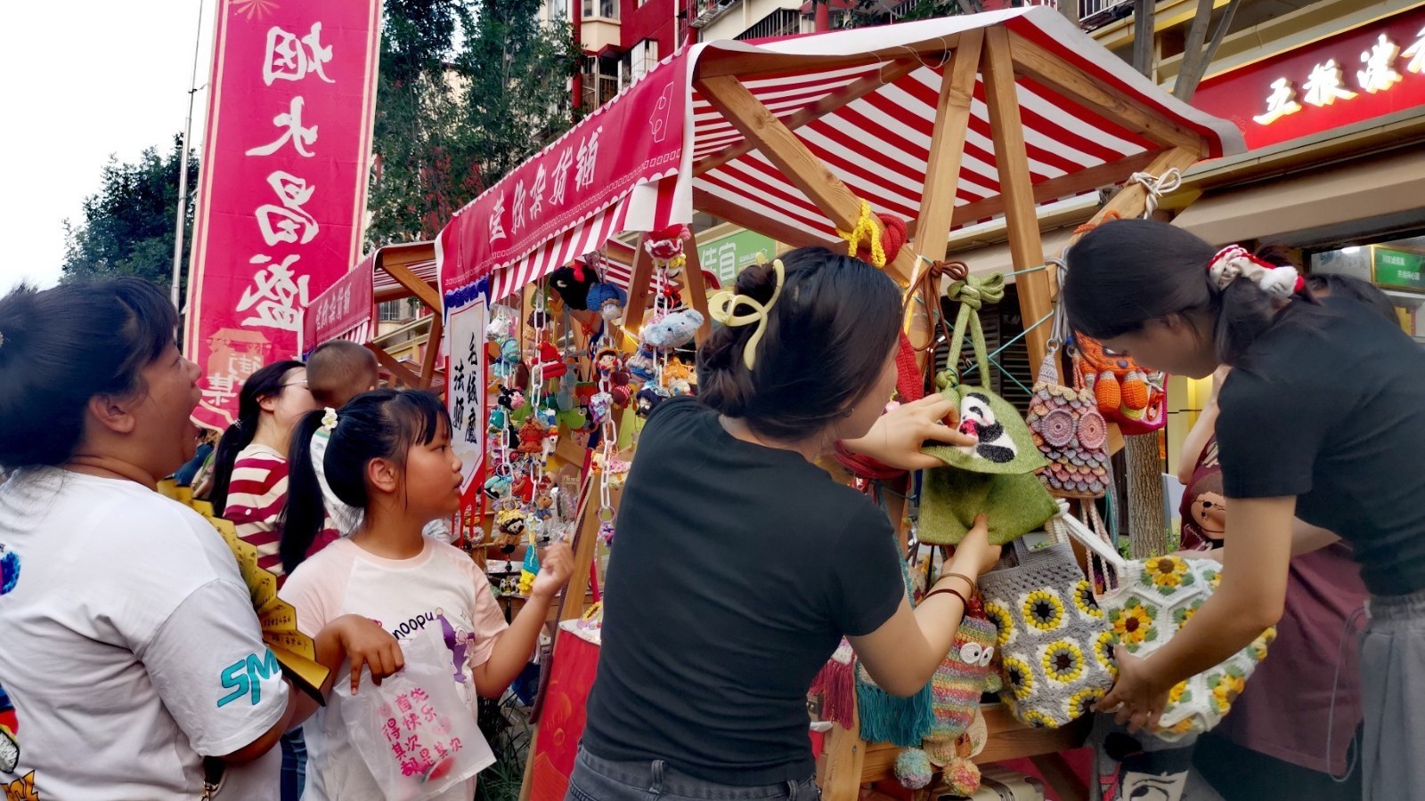 昌平城南街道“大型露天剧本杀”邀市民当“文武状元” 昌平城南街道“大型露天剧本杀”邀市民当“文武状元”