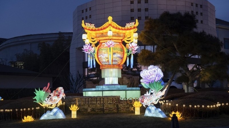 静之湖新春文旅活动启幕 滑雪泡汤赏千灯点亮京郊年味 静之湖新春文旅活动启幕 滑雪泡汤赏千灯点亮京郊年味