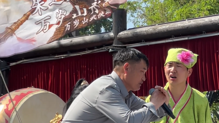 朱之文现身万岁山江湖音乐节 朱之文现身万岁山江湖音乐节