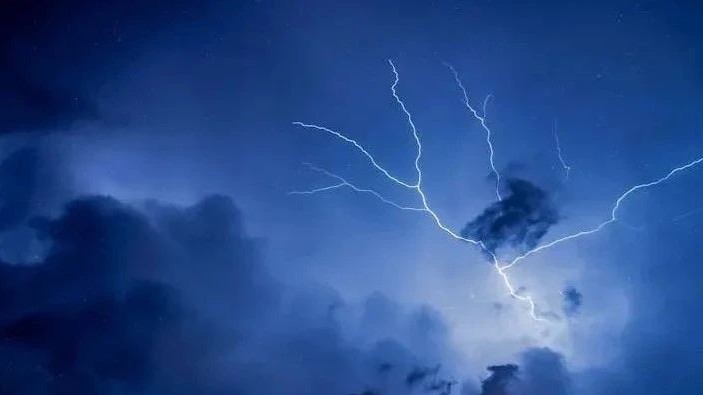 顺义发布雷电蓝色预警！局地短时雨强较大，请注意防范——