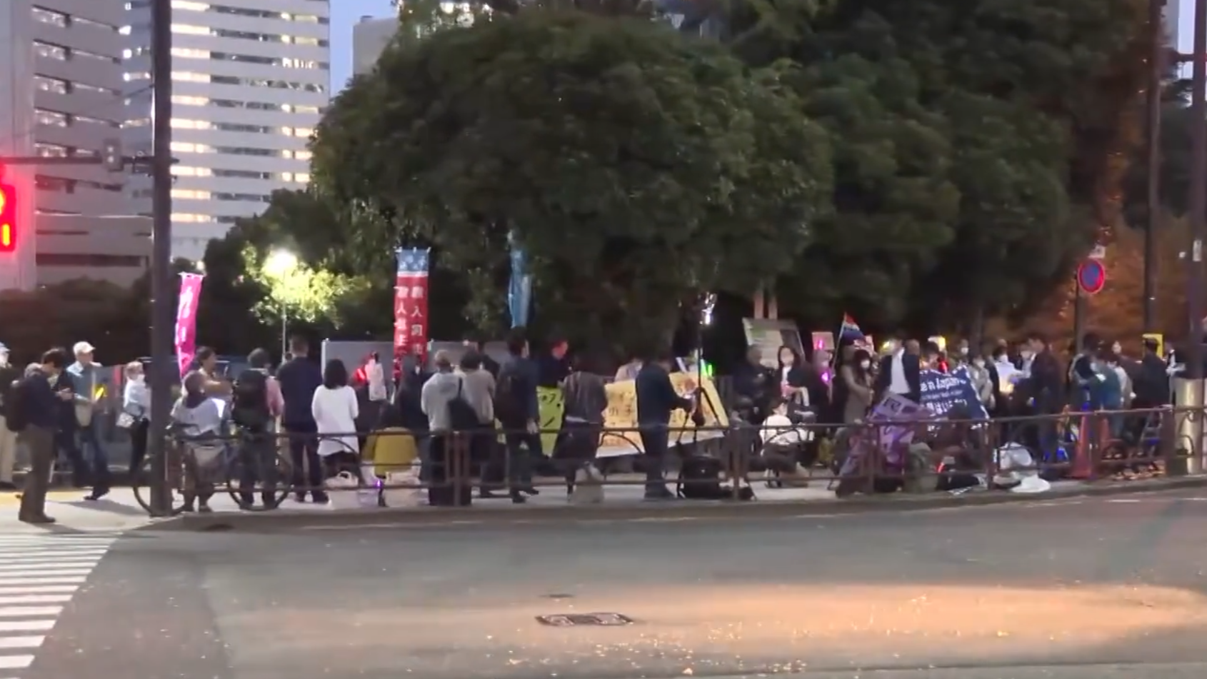 日本民众举行抗议集会 反对解禁武器出口