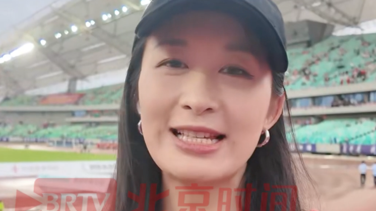 常州美女球迷回应“比赛第一，友谊第十四”的网络热梗