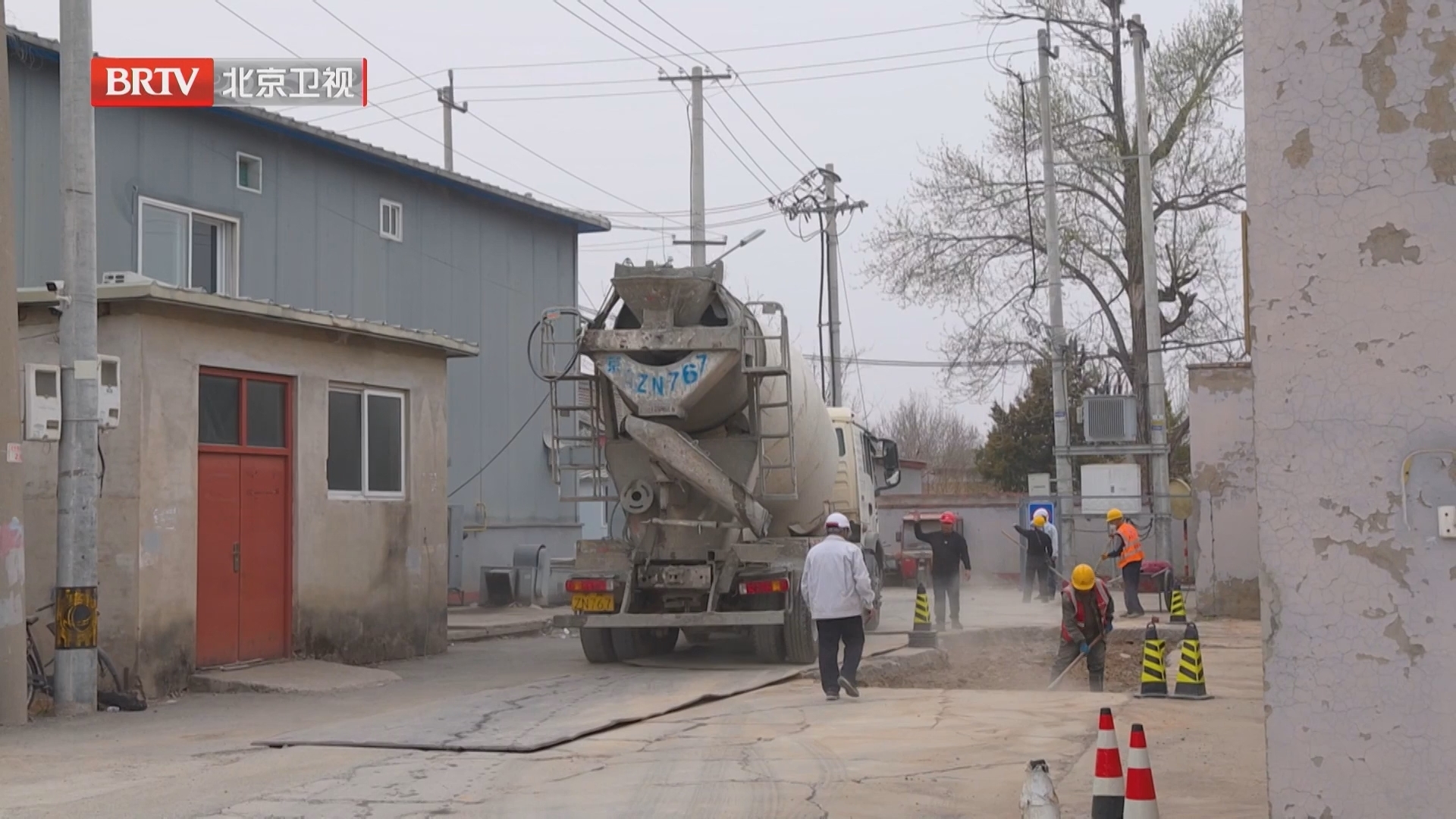 《向前一步》20260417施工扰民的背后