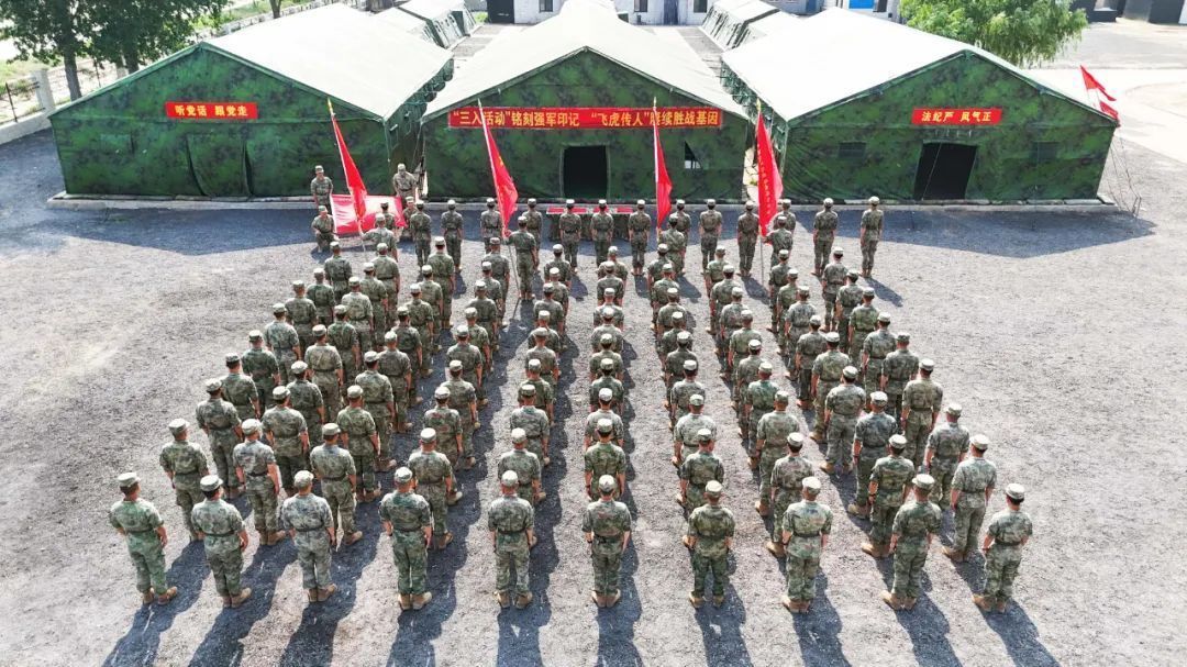 中部战区陆军第82集团军某旅百余名新战士同时“入列”! 中部战区陆军第82集团军某旅百余名新战士同时“入列”!