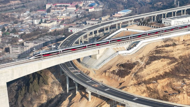 西延高铁正式开通 革命圣地延安迈入“高铁时代”