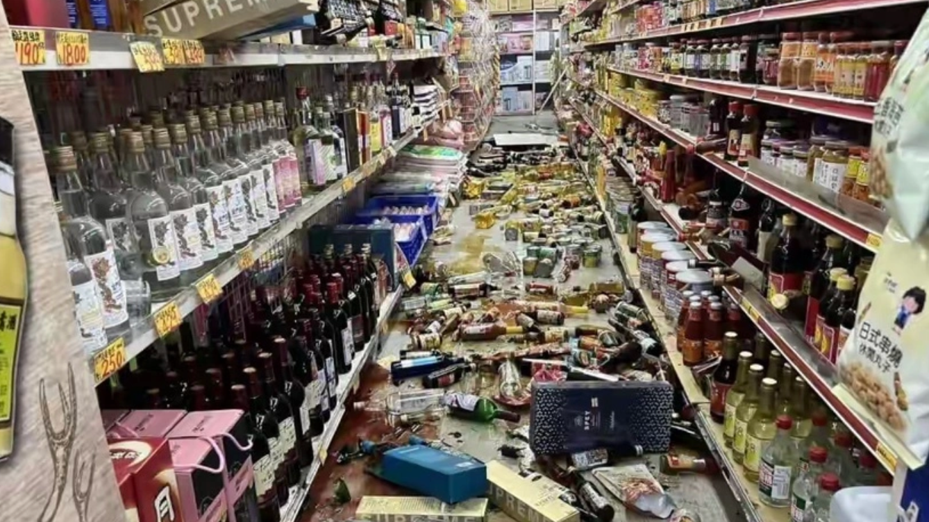 台东发生5.8级地震,高雄商场吊灯晃、物品掉落 台东发生5.8级地震,高雄商场吊灯晃、物品掉落