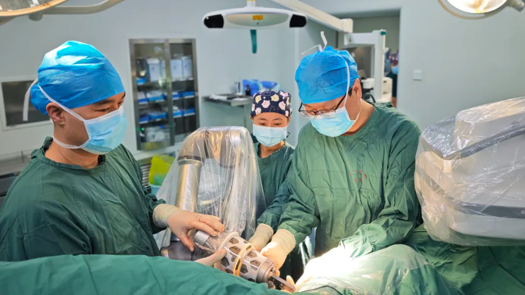 北京107岁老人摔倒骨折,保守治疗或危及生命!机器人“医生”出手 北京107岁老人摔倒骨折,保守治疗或危及生命!机器人“医生”出手