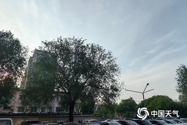 五一假期北京晴暖开场最高温26℃,明天将现降雨降温并伴有大风 五一假期北京晴暖开场最高温26℃,明天将现降雨降温并伴有大风