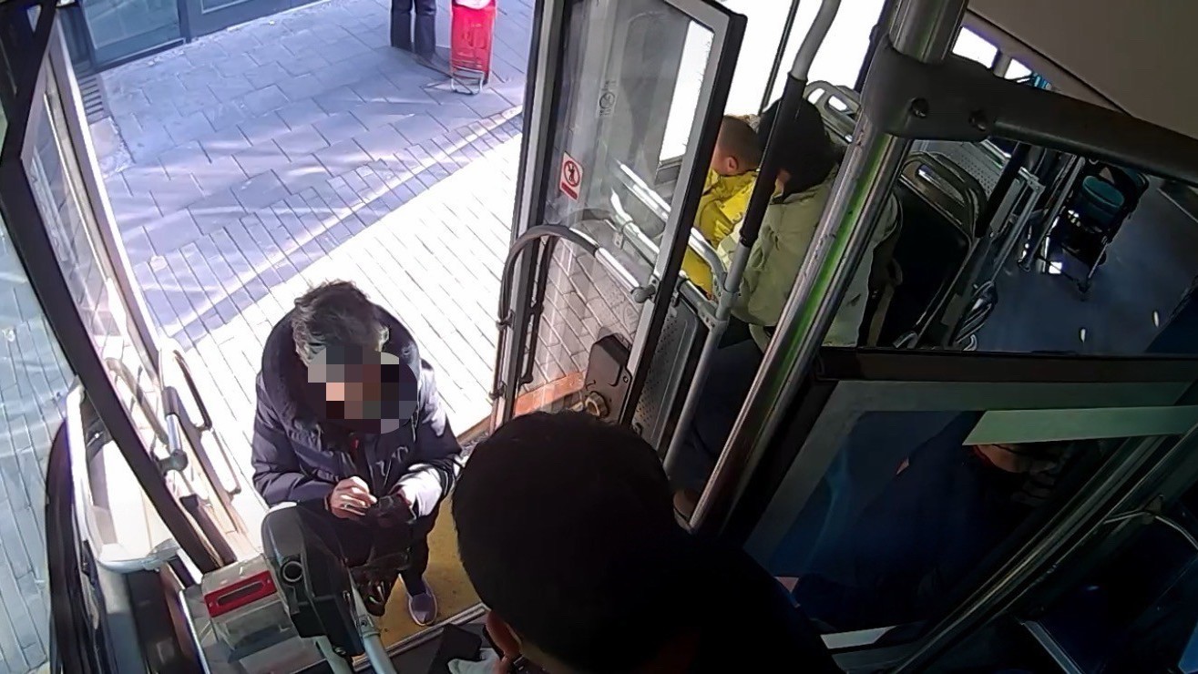 北京公交集团客八分公司驾驶员罗浩  暖心护送迷路老人平安回家