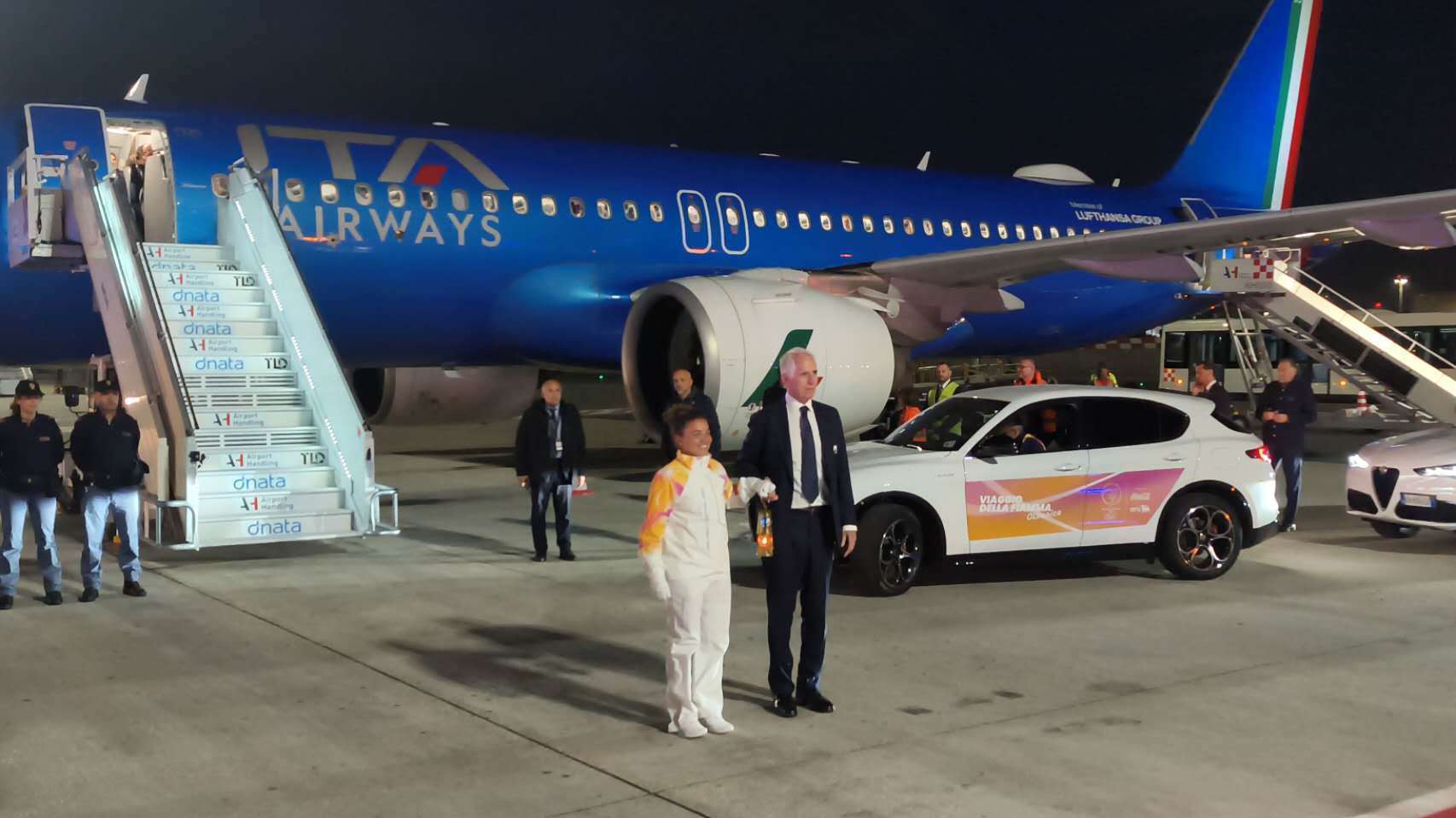 米兰冬奥会火种抵达罗马 米兰冬奥会火种抵达罗马