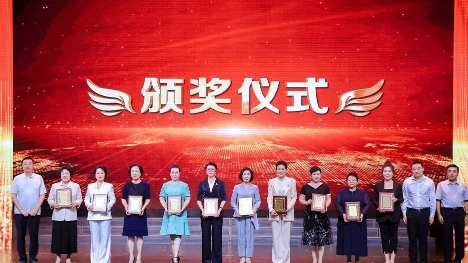 房山区女企协10周年庆祝及表彰活动举行 房山区女企协10周年庆祝及表彰活动举行