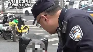 丁sir守护“宇宙中心”社区31年 手机号是居民万能热线 丁sir守护“宇宙中心”社区31年 手机号是居民万能热线