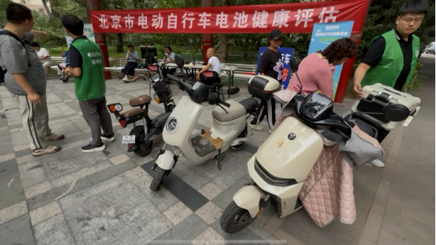 北京给“小电驴”贴上红绿标!五年以上车辆应检尽检 北京给“小电驴”贴上红绿标!五年以上车辆应检尽检