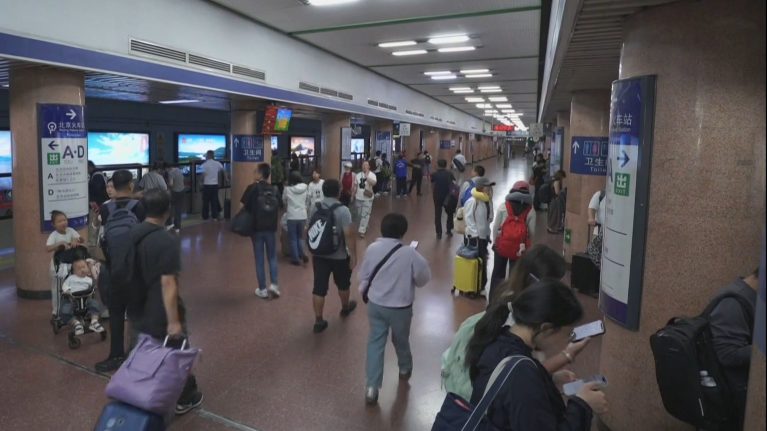 地铁组网延时+场站运力加码 守护旅客深夜归家路
