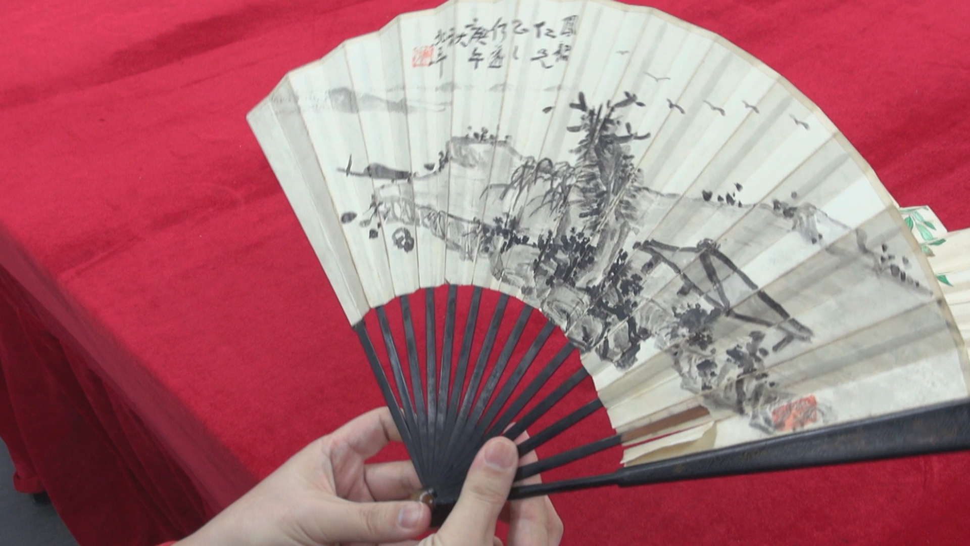 三把折扇求掌眼 鉴定结果一波三折