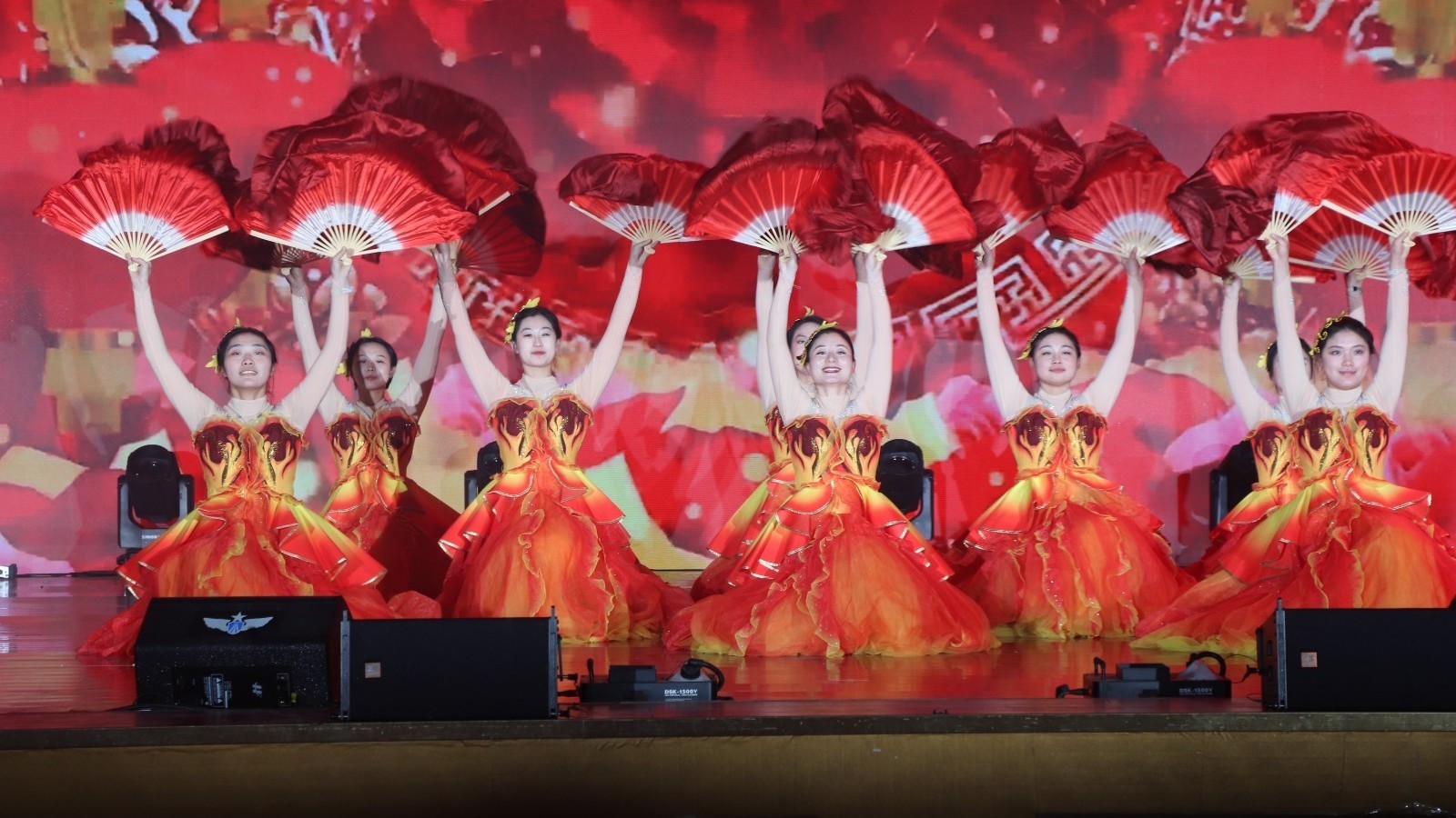 兵演兵、兵唱兵、兵赞兵,军营“春晚”精彩纷呈! 兵演兵、兵唱兵、兵赞兵,军营“春晚”精彩纷呈!