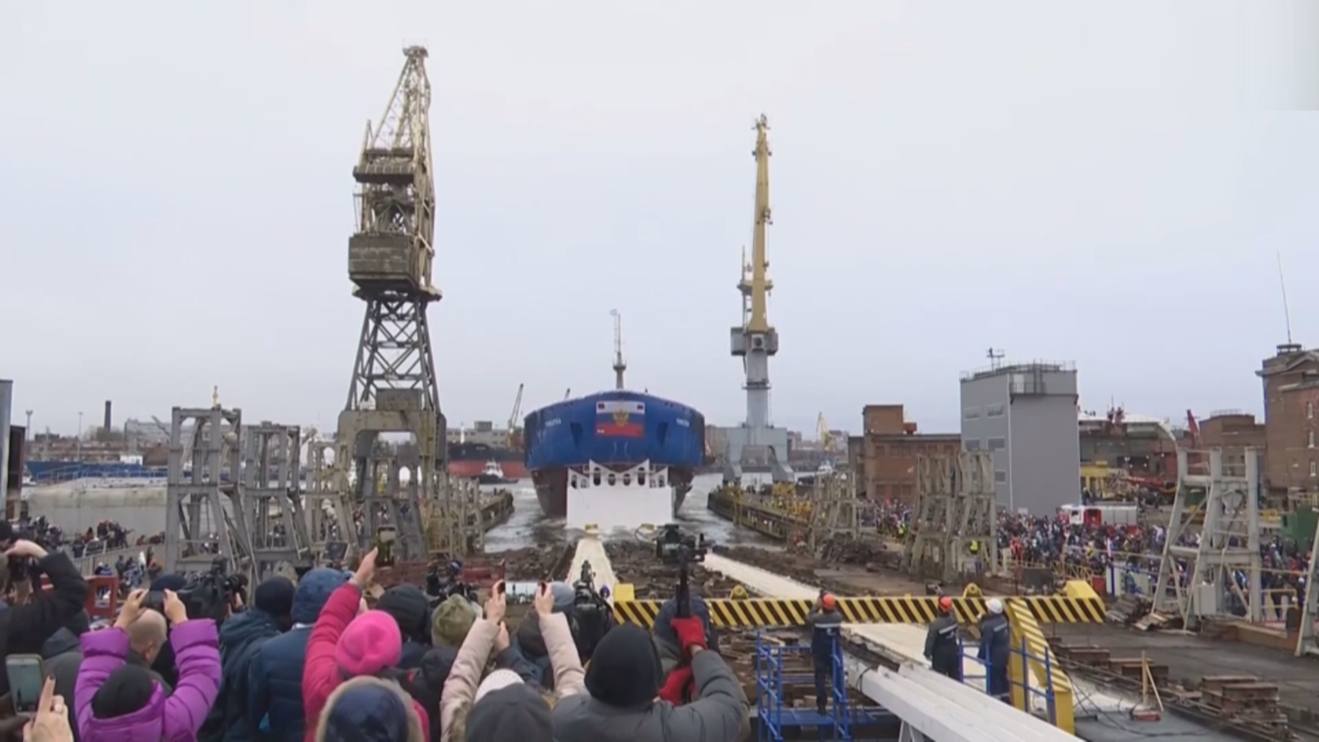 俄罗斯“楚科奇”号核动力破冰船下水 俄罗斯“楚科奇”号核动力破冰船下水