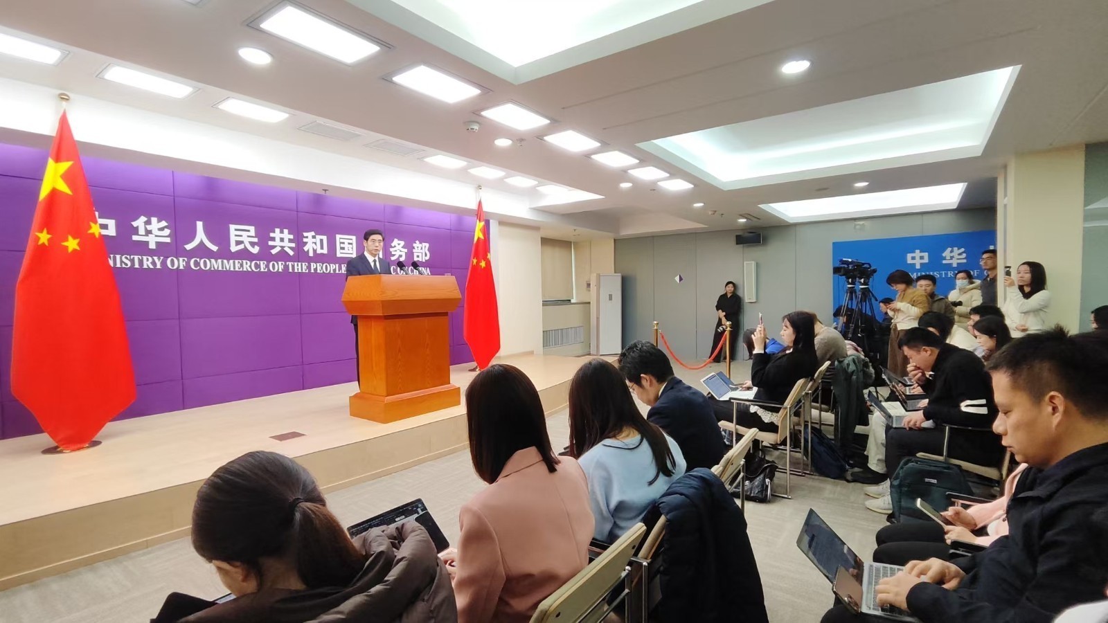 商务部:中委经贸合作是主权国家之间的合作 其他国家无权干涉 商务部:中委经贸合作是主权国家之间的合作 其他国家无权干涉