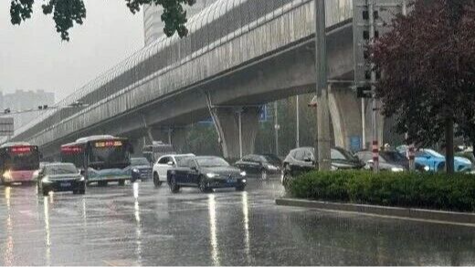 穿过短袖又要翻长袖了！北京降雨逐渐增强——