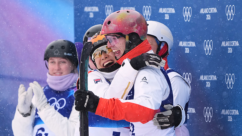 中国队获冬奥会自由式滑雪空中技巧混合团体季军 中国队获冬奥会自由式滑雪空中技巧混合团体季军