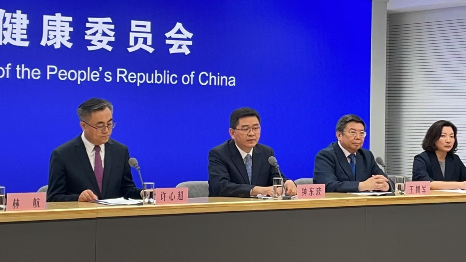优质医疗资源集中的超大城市 如何促进优质医疗资源均衡布局？