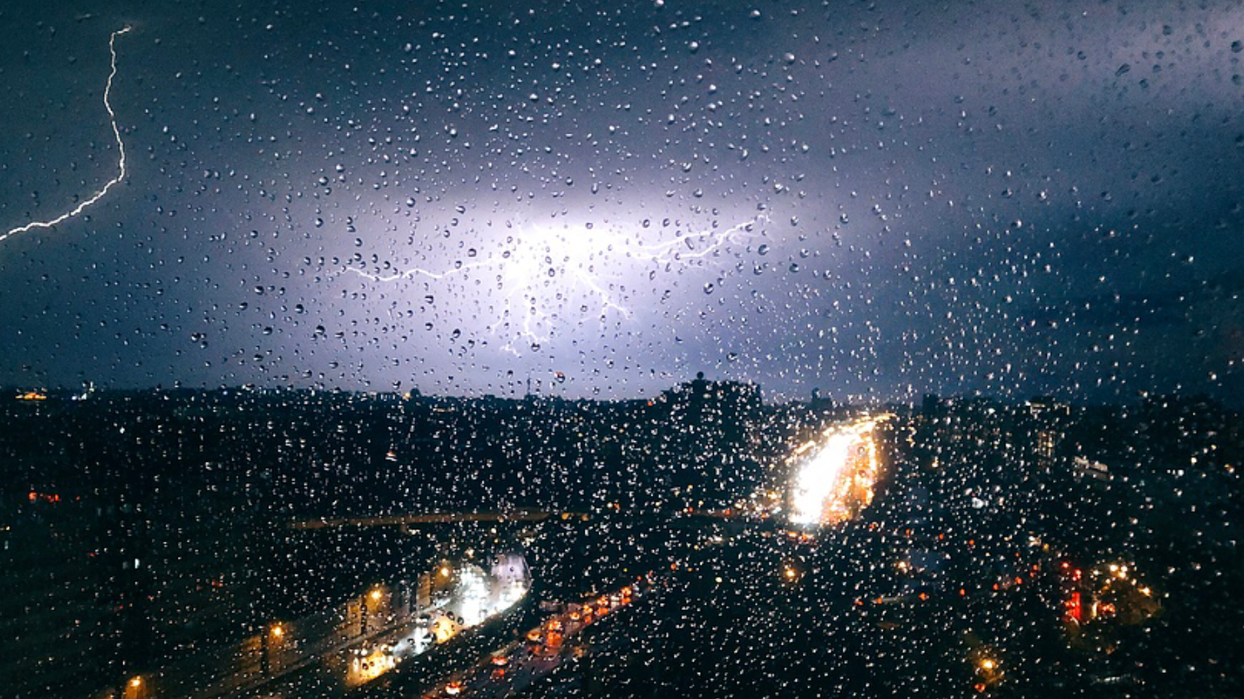 北京交通提示:周五有雷雨大风扬沙,早晚高峰交通压力大 北京交通提示:周五有雷雨大风扬沙,早晚高峰交通压力大