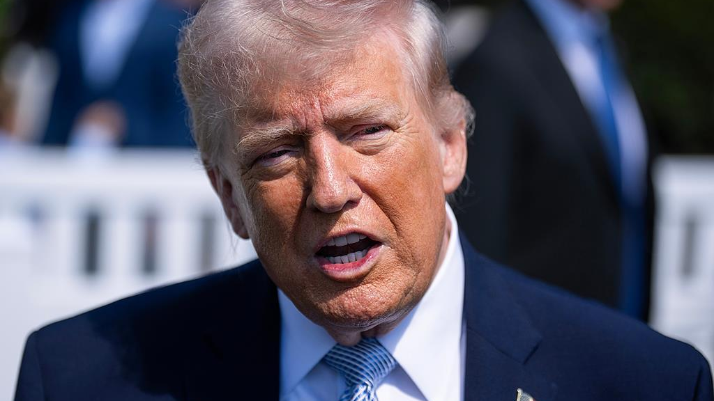 特朗普称美军将封锁任何试图进出霍尔木兹海峡的船只