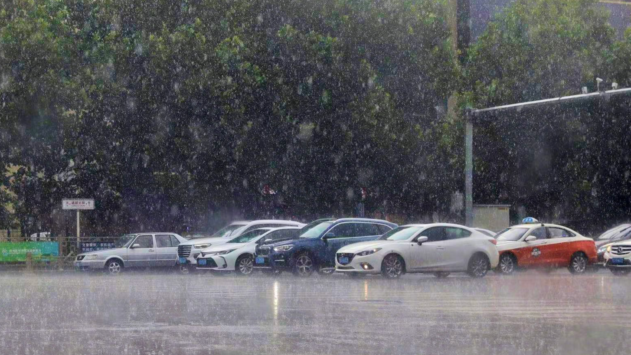 北京市发布暴雨红色预警