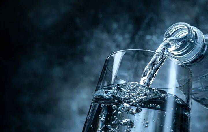 吃玛巴洛沙韦片不能用矿泉水送服？药企回应：矿泉水送服安全