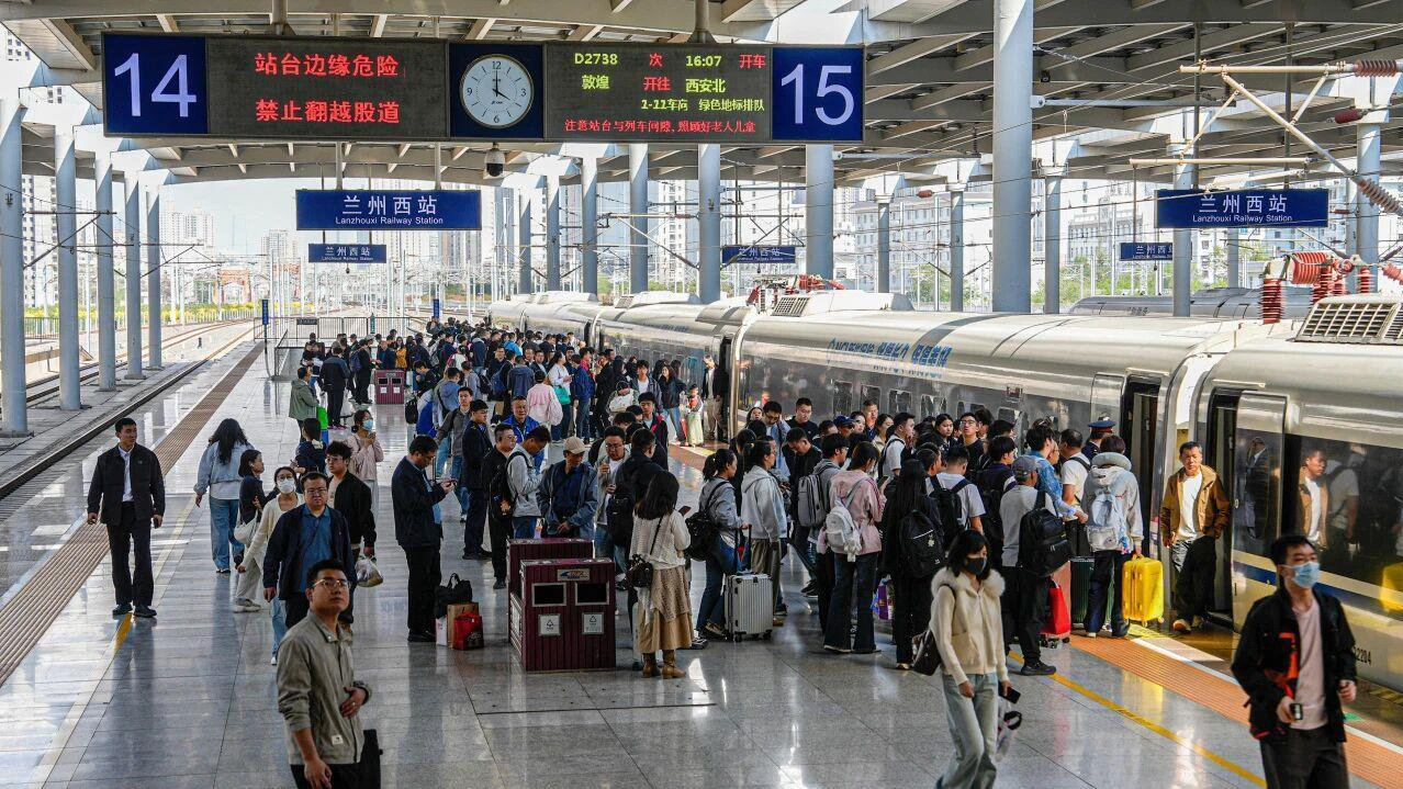 全国铁路今天预计发送旅客1995万人次 这些线路仍有余票