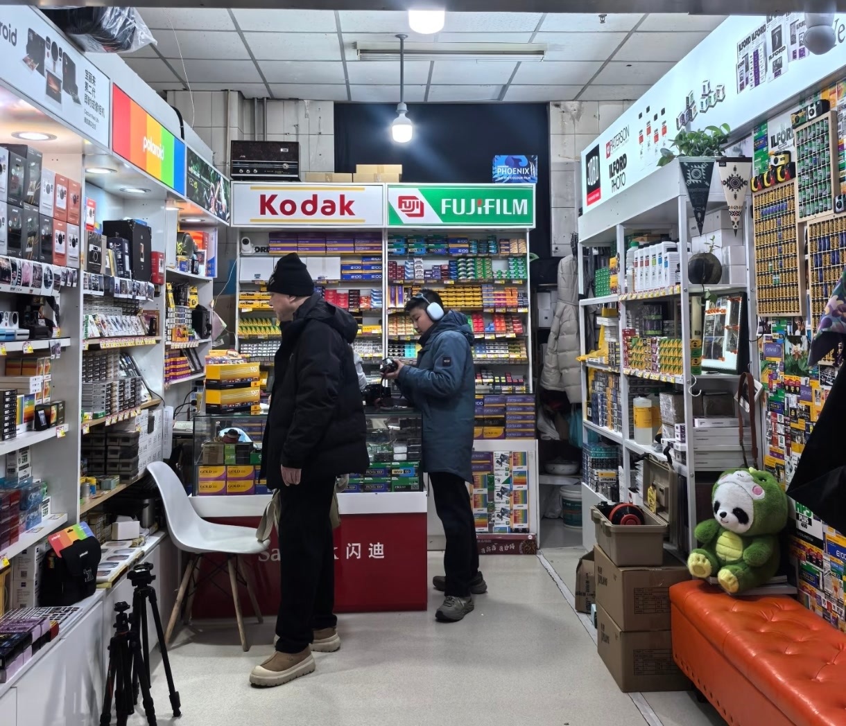 手机一按就出片,他们偏要等三小时!年轻人为啥又爱上胶片 手机一按就出片,他们偏要等三小时!年轻人为啥又爱上胶片