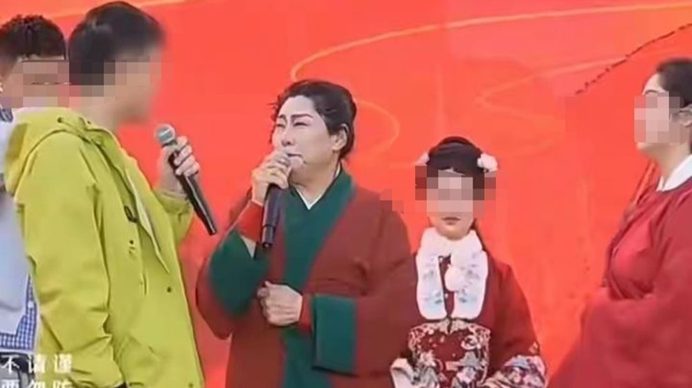 江苏连云港一男子参加王婆说媒炫富引争议,涉事单位回应 江苏连云港一男子参加王婆说媒炫富引争议,涉事单位回应