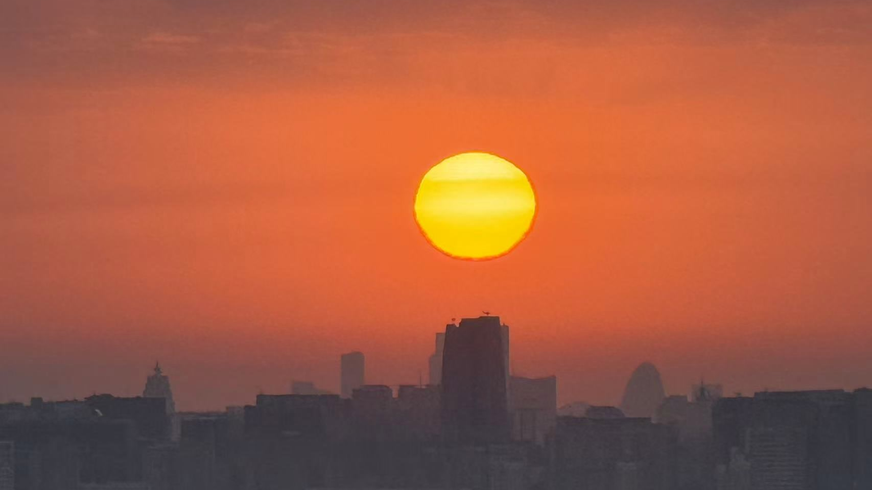 白露节气遇见金色朝霞,“光芒万丈”实体化了 白露节气遇见金色朝霞,“光芒万丈”实体化了