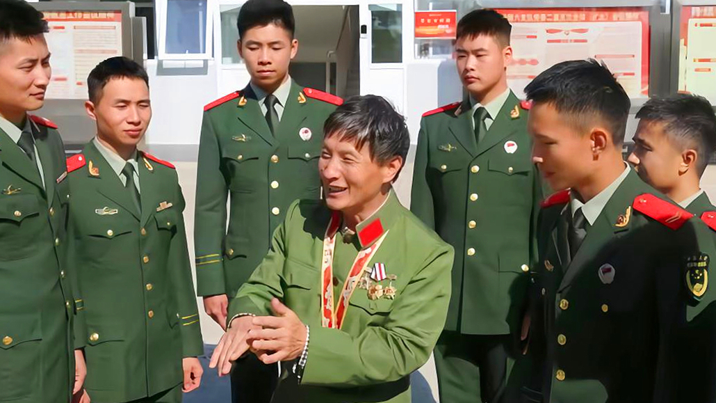 追忆峥嵘岁月 汲取奋斗力量