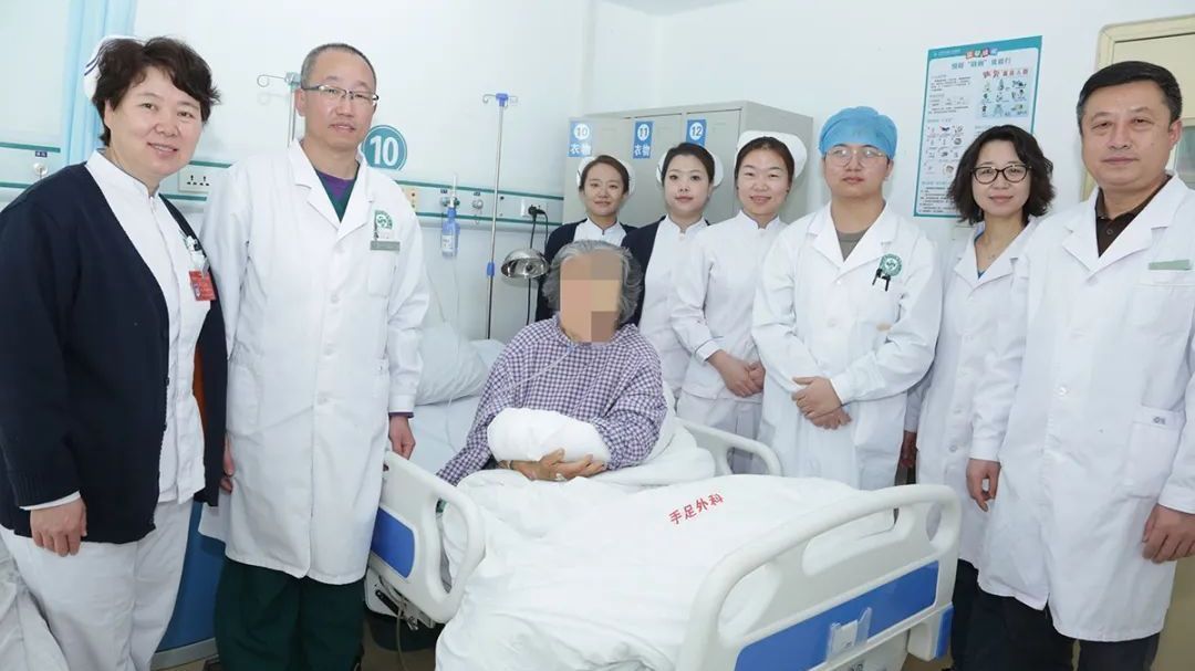 83岁老人断腕再植,成功! 83岁老人断腕再植,成功!