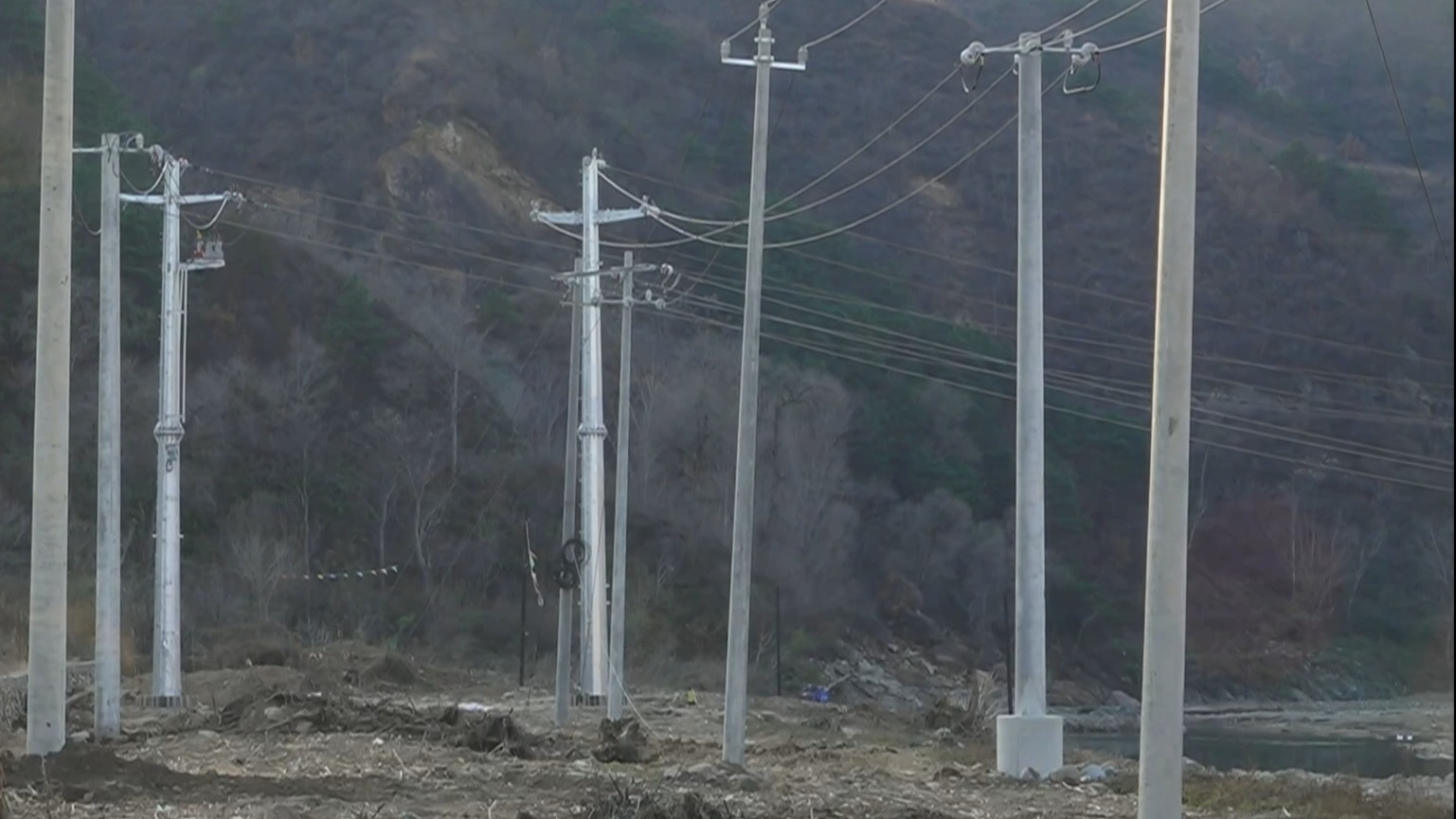 密云、怀柔等四区电网灾后重建全面完工 密云、怀柔等四区电网灾后重建全面完工