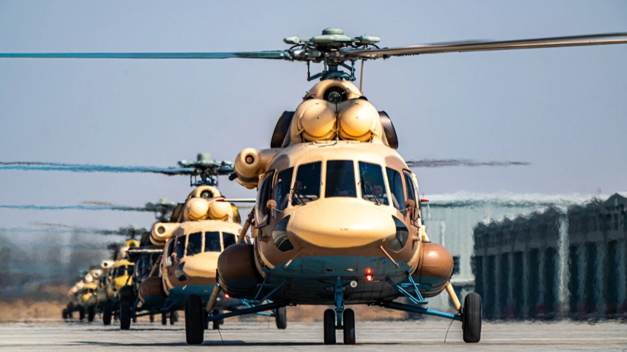 战鹰列阵！直击跨昼夜飞行训练