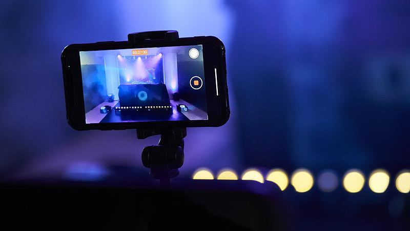 严防追星炒星等不良倾向 广电总局对网络直播节目提出3个要求 严防追星炒星等不良倾向 广电总局对网络直播节目提出3个要求