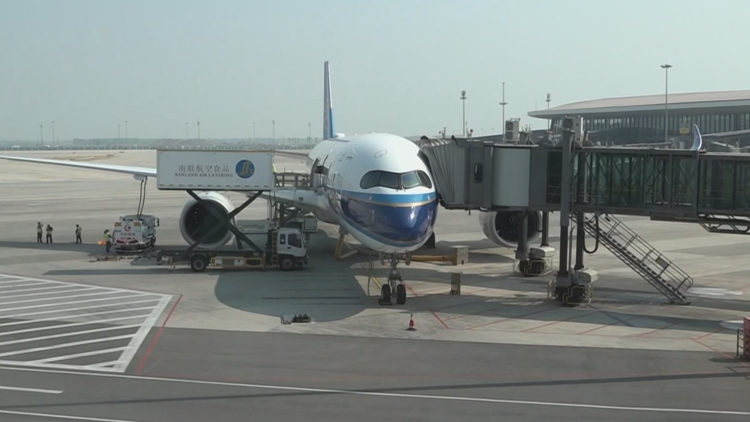 “买全球 卖全球” 去年跨境电商进出口额同比增长近3倍 “买全球 卖全球” 去年跨境电商进出口额同比增长近3倍