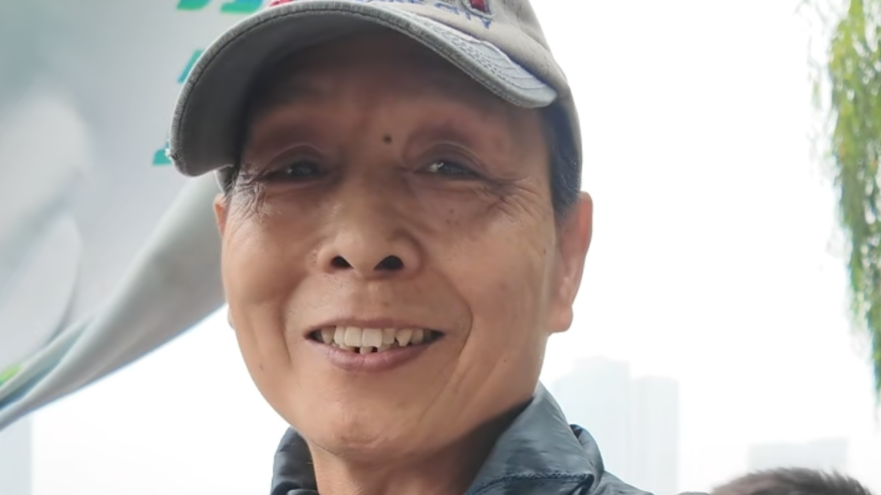 陈丽君结束塞浦路斯国际电影节行程低调现身机场 与粉丝热聊亲切如多年老友 陈丽君结束塞浦路斯国际电影节行程低调现身机场 与粉丝热聊亲切如多年老友
