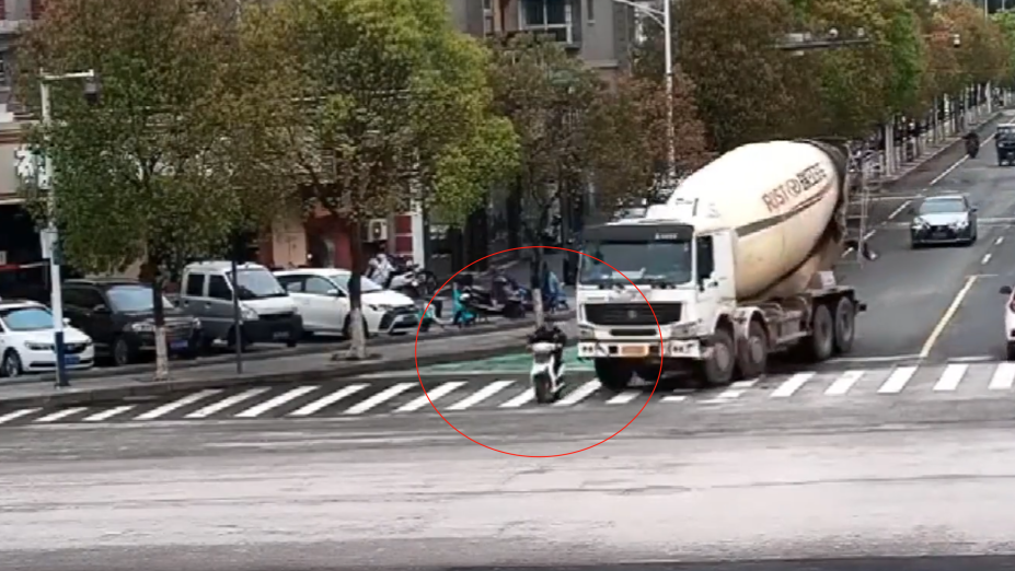 安全提示丨再说一次：远离大型车辆视野盲区！