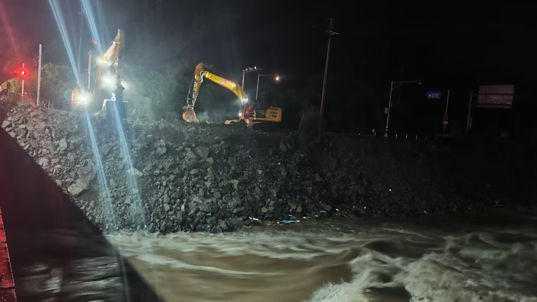 中国安能二局紧急驰援北京密云抗洪抢险 中国安能二局紧急驰援北京密云抗洪抢险