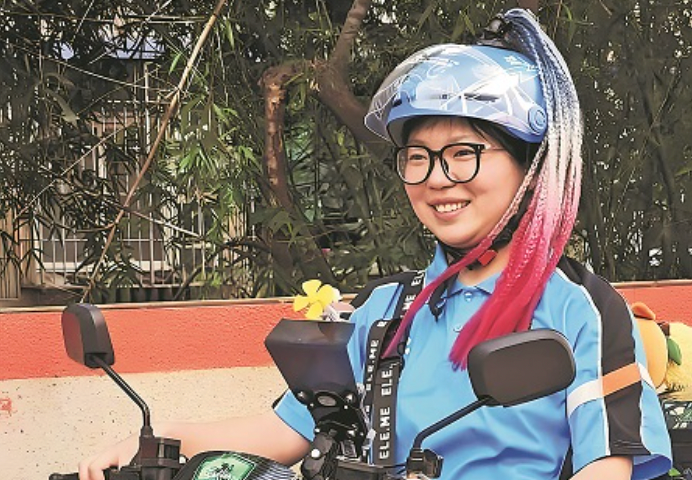 骑手“哒哒妹”缘何感动山城? 骑手“哒哒妹”缘何感动山城?