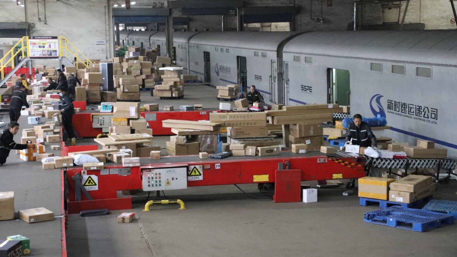 中国铁路北京局开好特快货物班列为“双11”运输提速 中国铁路北京局开好特快货物班列为“双11”运输提速