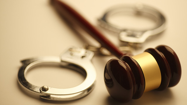 法院缘何判死缓？专家解读3岁男童被父亲女友虐待、故意伤害致死案