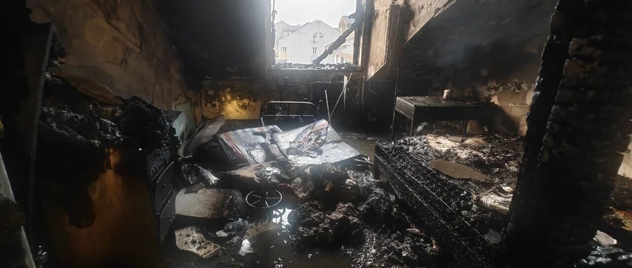 离家未断电酿火灾，北京石景山一阁楼内夫妻惊险被困，终被安全救出