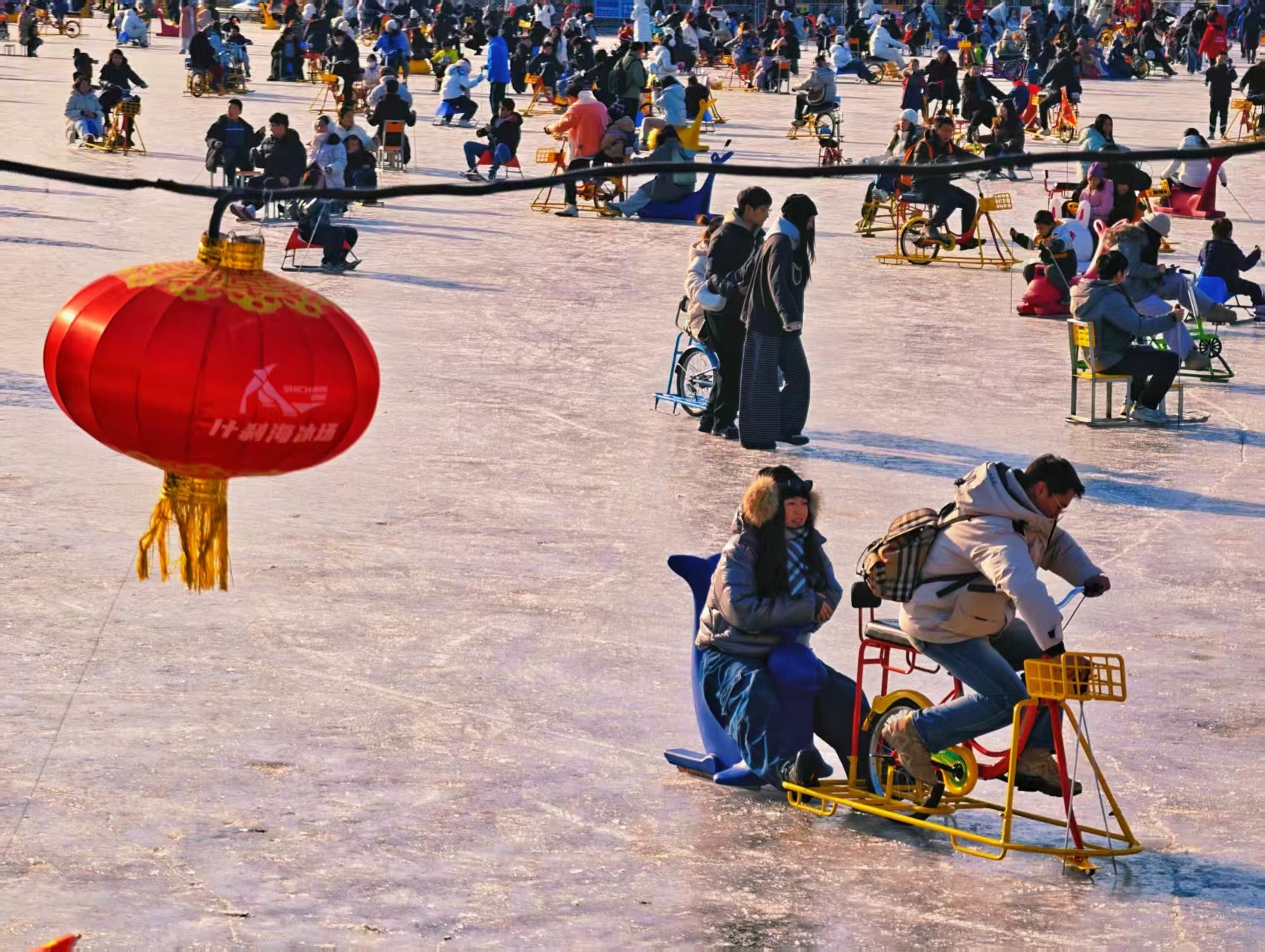 周末什刹海冰场变身欢乐“冰雪乐园” 周末什刹海冰场变身欢乐“冰雪乐园”