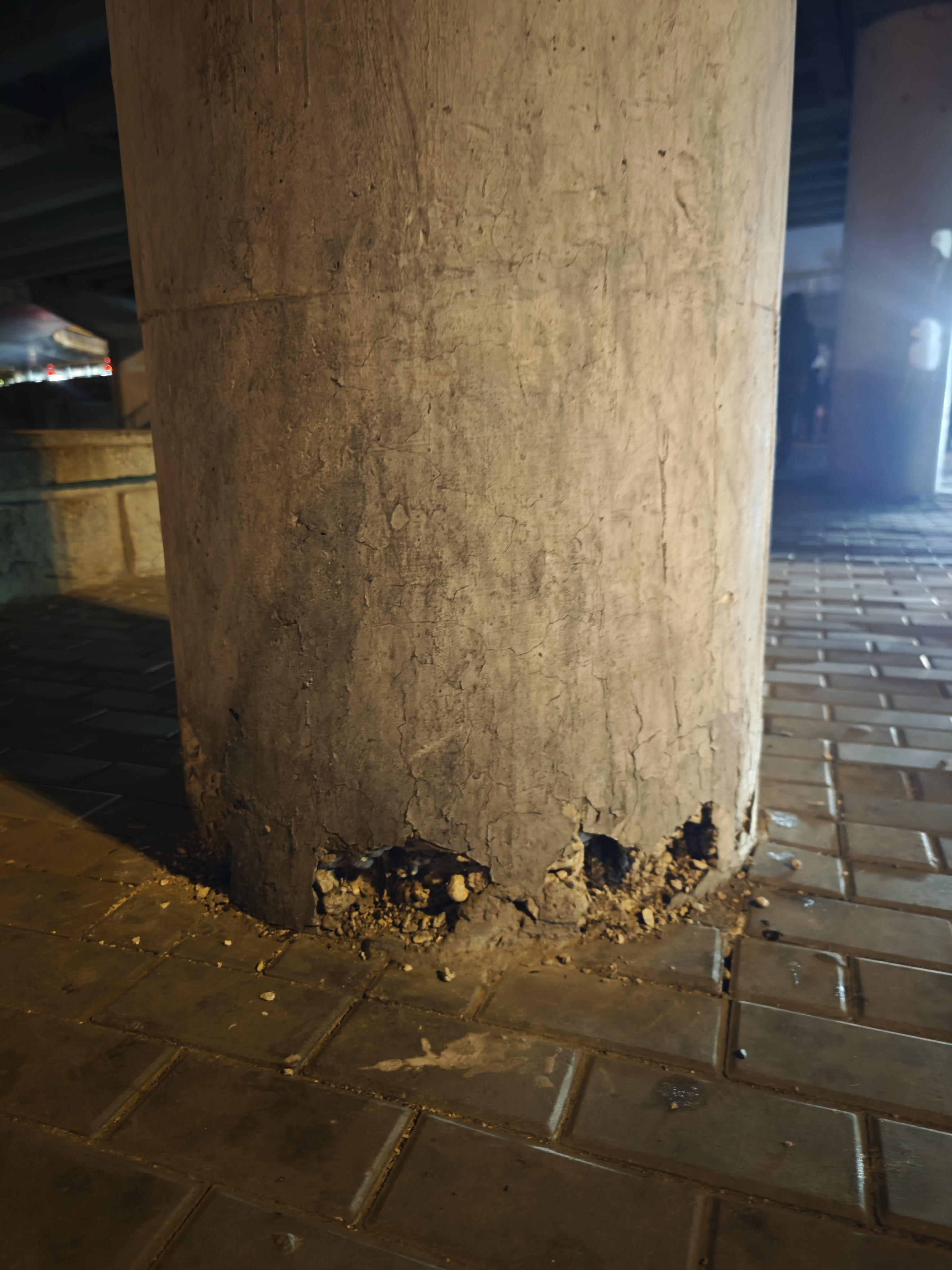 过街天桥的承重柱开裂,会威胁天桥安全吗? 过街天桥的承重柱开裂,会威胁天桥安全吗?