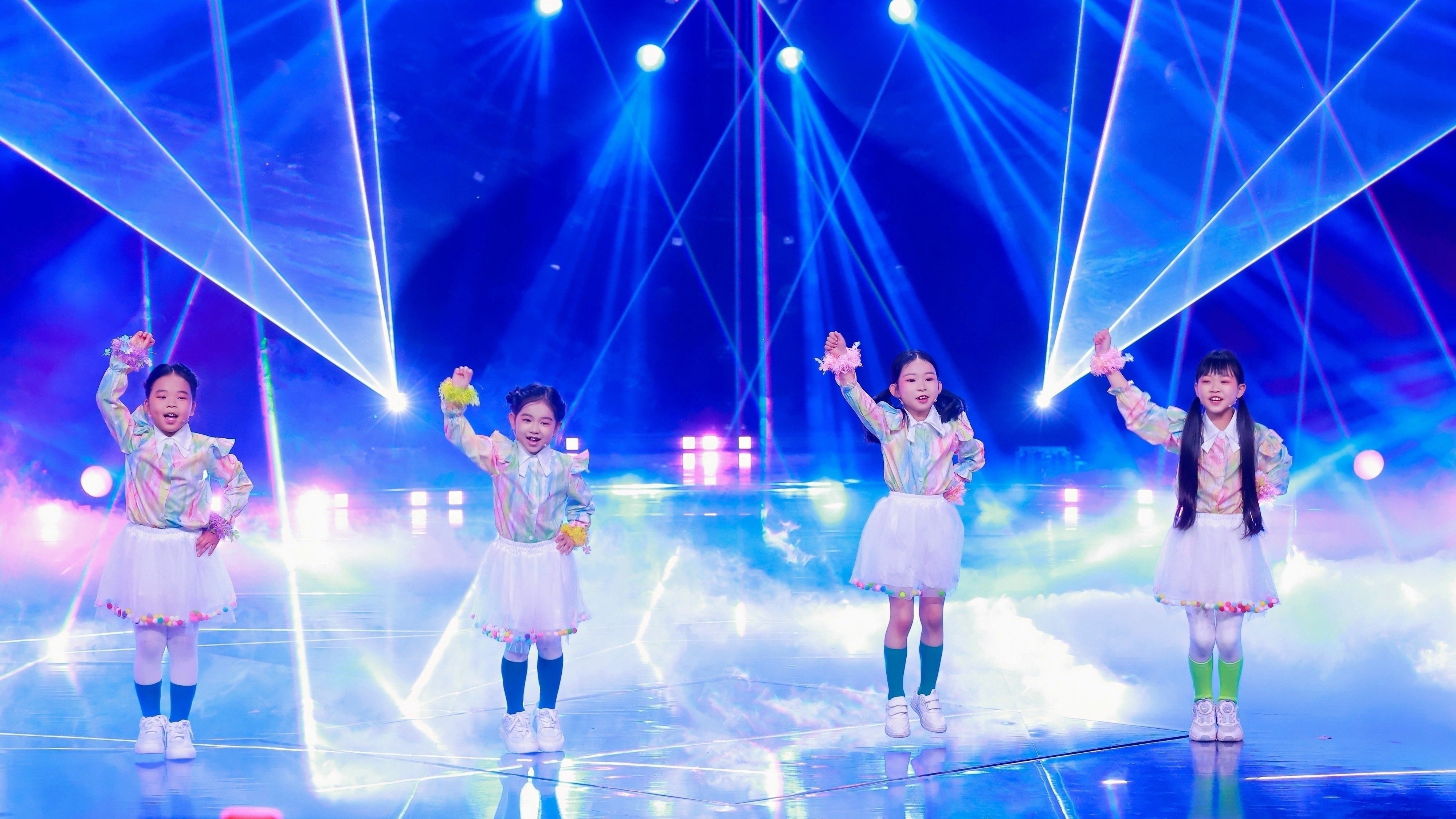 《天籁新声》138期《孩子的天空》吕雯轩 高梓依 杜雨桐 陈雨霖 《天籁新声》138期《孩子的天空》吕雯轩 高梓依 杜雨桐 陈雨霖