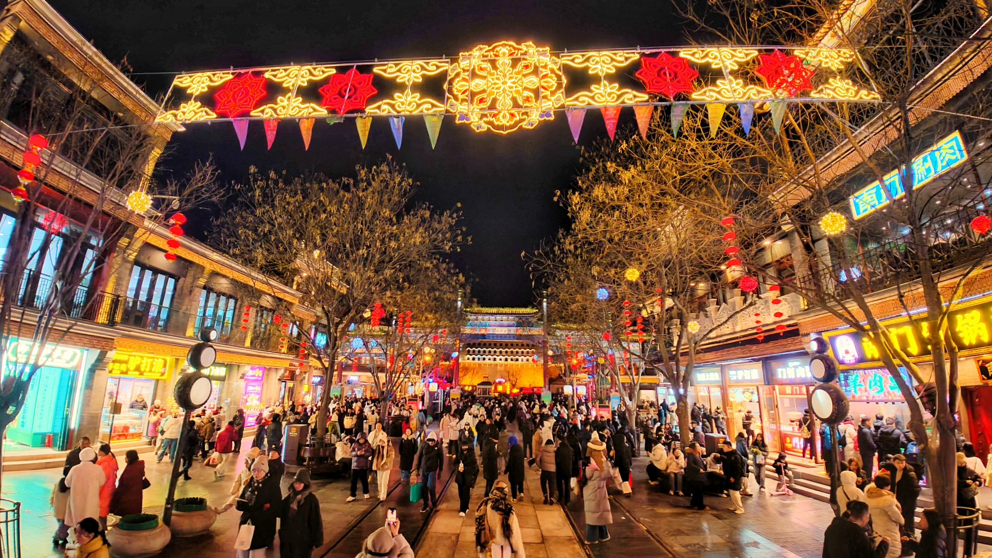 宛若“天上的街市”!前门灯彩迎新春 宛若“天上的街市”!前门灯彩迎新春